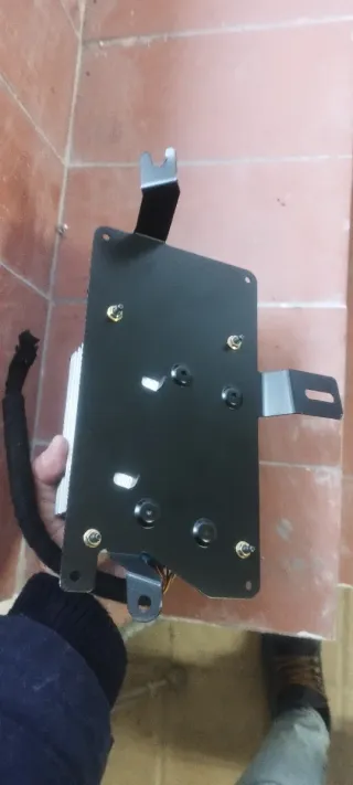 Amplificador Audi 8E5 035 223 D