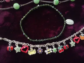 Pulseras de piedras y abalorios