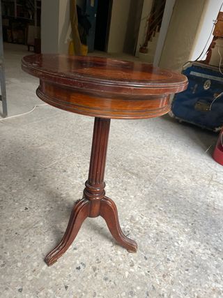 Mesa auxiliar redonda de madera