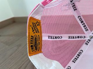 Cappellino Corteiz rosa con stelle e nave