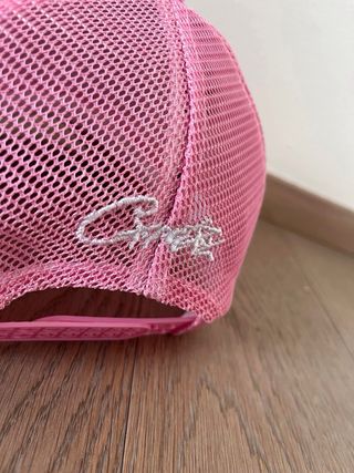 Cappellino Corteiz rosa con stelle e nave