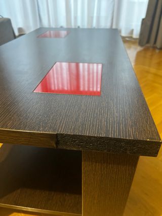 Mesa auxiliar salón negra y roja