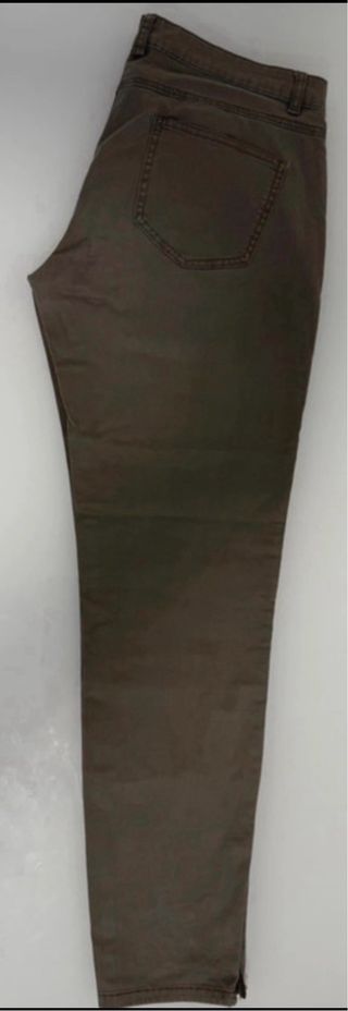 Pantalón verde oliva/ caqui Mango. Talla 38