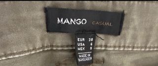 Pantalón verde oliva/ caqui Mango. Talla 38