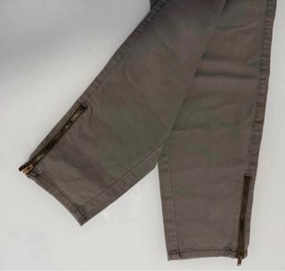 Pantalón verde oliva/ caqui Mango. Talla 38