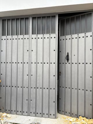 Puerta de garaje metálica