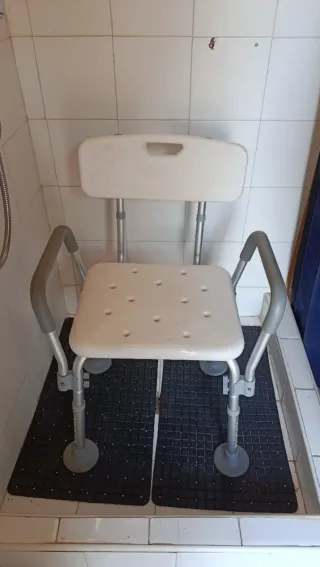 Silla de ducha con asiento y respaldo