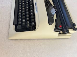 Máquina de escribir Olivetti Lettera 10