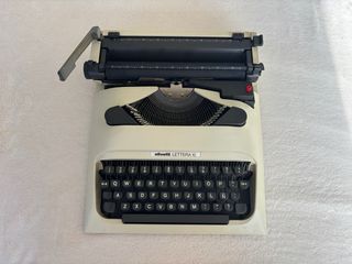 Máquina de escribir Olivetti Lettera 10