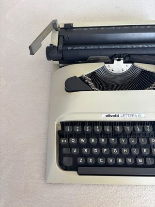 Máquina de escribir Olivetti Lettera 10