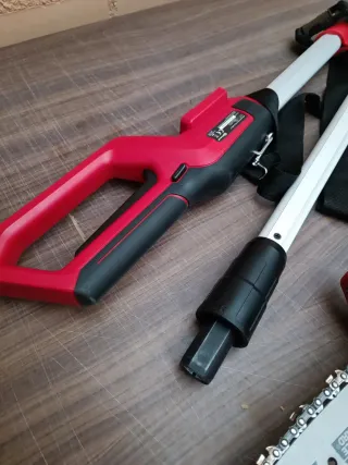 Einhell Una podadora de pértiga a batería