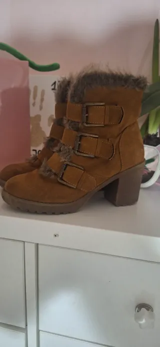 Botas de piel mujer con hebillas