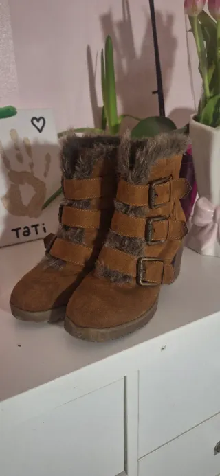 Botas de piel mujer con hebillas