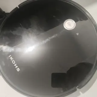 Aspiradora Robot Negra con Base de Carga