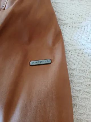 Chaqueta de piel marrón