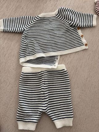 Conjunto bebé rayas cárdigan y polainas