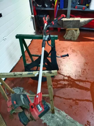 Cortacésped y desbrozadora a batería