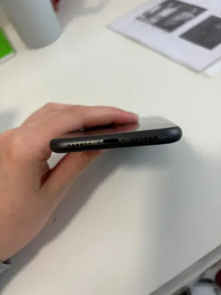 iPhone 11 128 GB Negro + 4 fundas