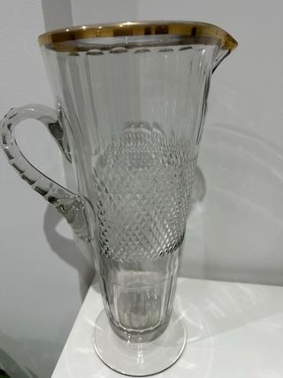 Jarra de cristal antigua con borde dorado