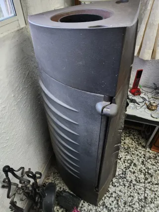Estufa de leña metálica