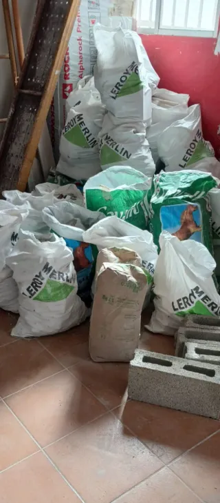 Bolsas de escombros y materiales de construcción