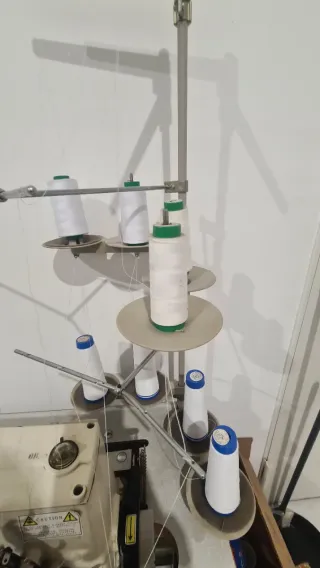 Máquina triple aguja para gomas