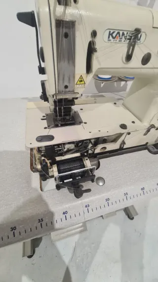 Máquina triple aguja para gomas