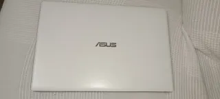 Portátil ASUS Blanco y Negro