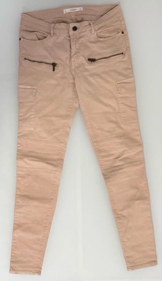 Pantalón cargo rosa mujer de Mango. Talla 40