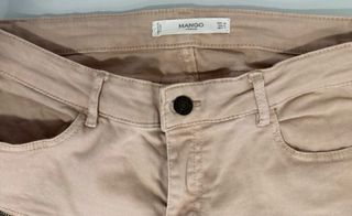 Pantalón cargo rosa mujer de Mango. Talla 40
