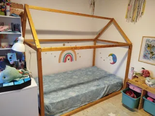 Cama Montessori Casita Madera Barnizada