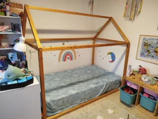 Cama Montessori Casita Madera Barnizada