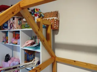 Cama Montessori Casita Madera Barnizada