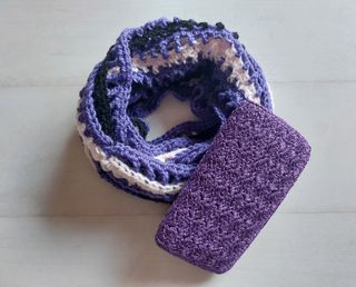 Cartera fiesta crochet púrpura nueva