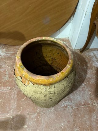 Tinaja de barro antigua de 43 centímetros