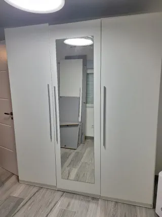 Armario blanco gran capacidad con espejo