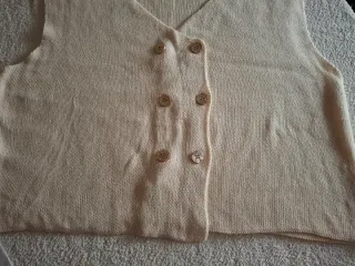 Chaleco beige de punto. Ver medidas