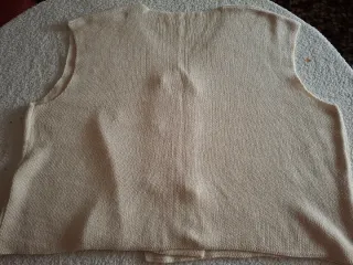 Chaleco beige de punto. Ver medidas