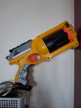 Pistola de juguete Nerf Maverick Rev-6