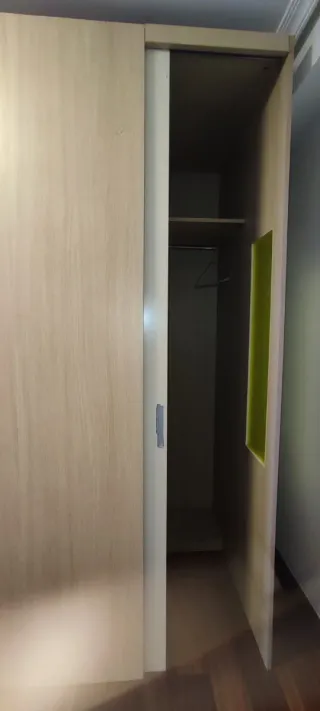 Armario ropero madera habitación, puerta corredera