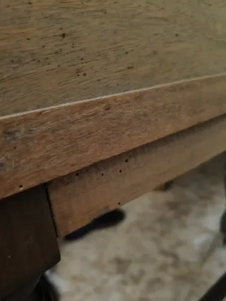 Armario de madera oscuro