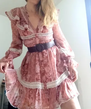 Vestido Mango rosa con volantes