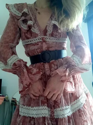 Vestido Mango rosa con volantes