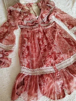 Vestido Mango rosa con volantes