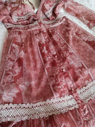 Vestido Mango rosa con volantes