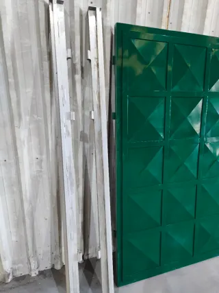 Puertas de aluminio soldadas