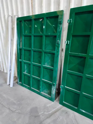 Puertas de aluminio soldadas