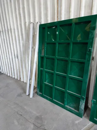Puertas de aluminio soldadas