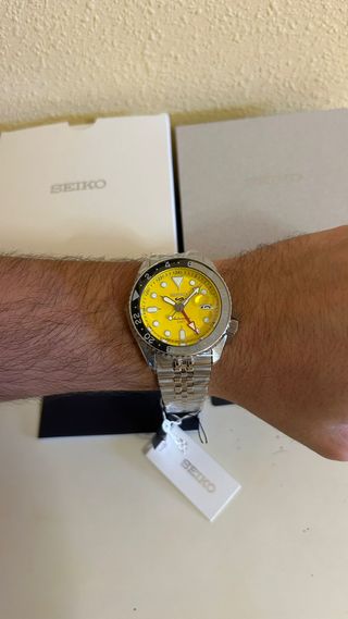 Reloj Seiko 5 Sports GMT Automático Amarillo