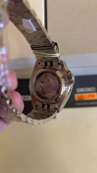 Reloj Seiko 5 Sports GMT Automático Amarillo